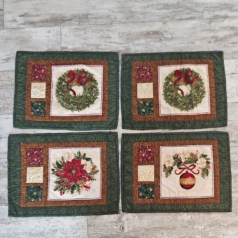 Festive Holiday Placemats Set Of 4 - Green and Red